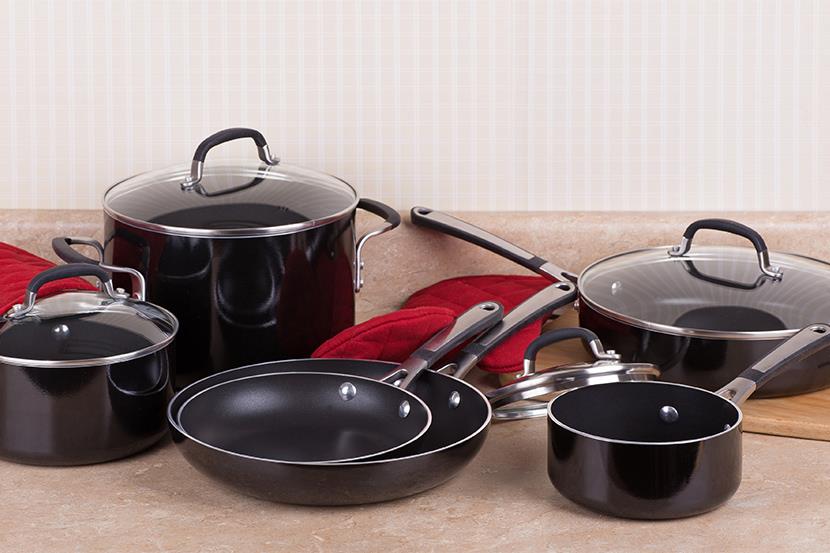 https://www.teflon.com/en/-/media/images/teflon/pd/a-black-cookware-set-of-4-lidded-pots-and-2-frying-pans-1-4-2-6-1-2.jpg?rev=ac9ca6c1cad2458984ab604be2d576a1