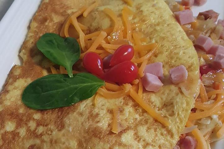 https://www.teflon.com/en/-/media/images/teflon/ts/recipes/ham-and-hashbrowns-a-folding-pan-omelet-1-5-1-9-4.jpg?rev=b948d8cc19ca456788e7098092dae190