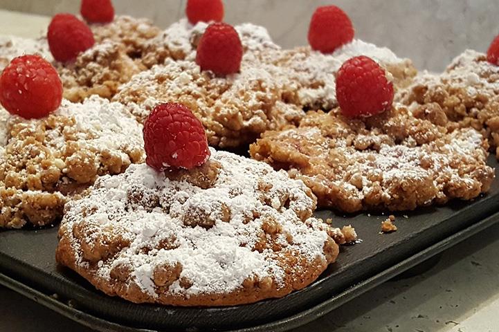 Raspberry Crumb Cakes  Teflon™ Nonstick Coatings